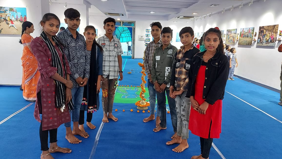 MP: 8 tribal kids from Alirajpur click photographs like professionals - Vimarsana News