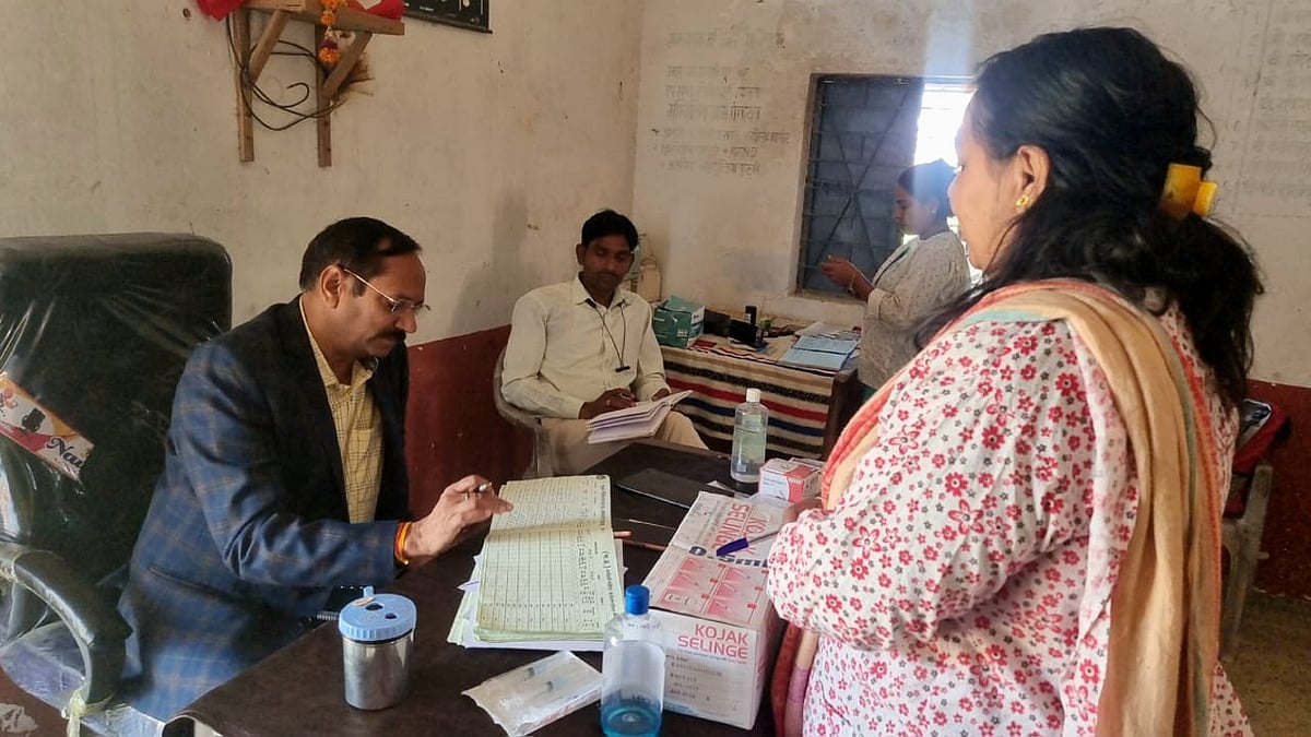 Dewas: CMHO issues notice to absent officers, staff - Vimarsana News
