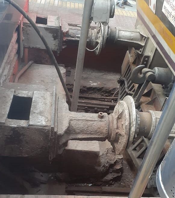 Mumbai: Local train bumps into buffer at Chhatrapati Shivaji Maharaj terminus - Vimarsana News