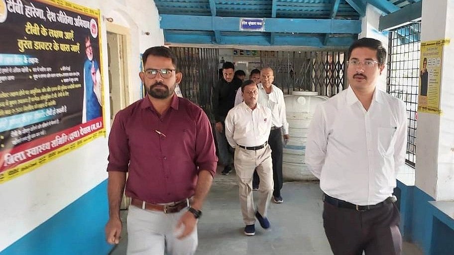 Dewas: Collector finds many irregularities during surprise inspection - Vimarsana News