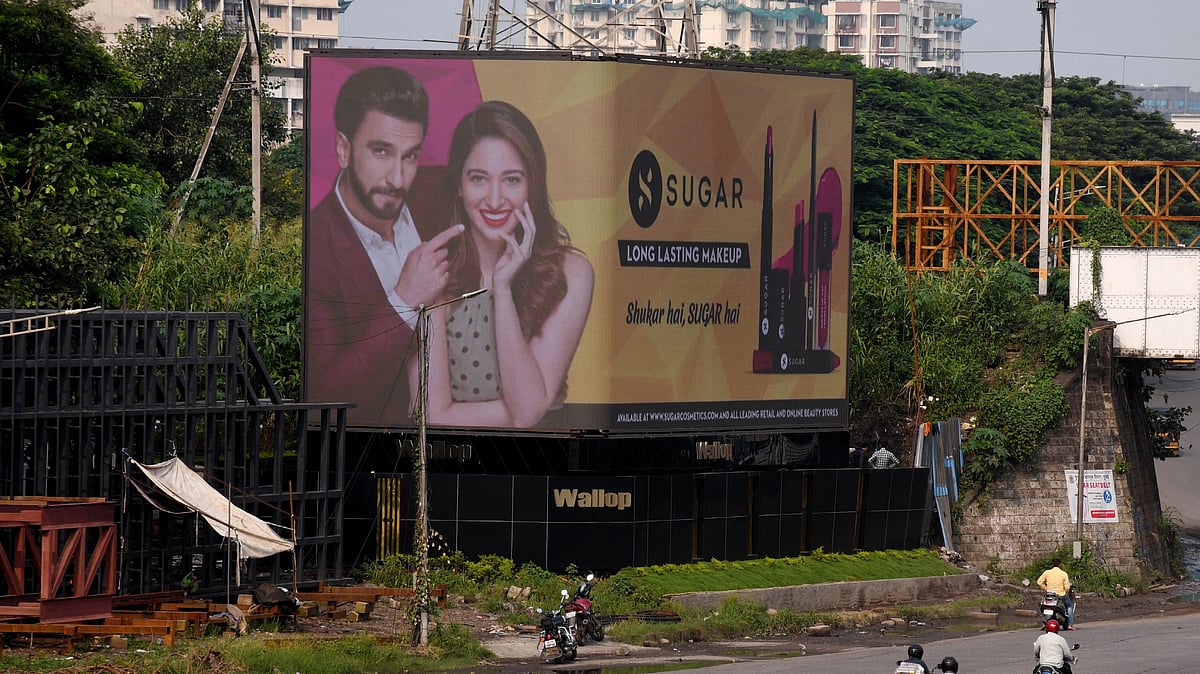 Mumbai: Citizens call digital hoardings a safety hazard, motorists complain of momentary vision loss - Vimarsana News