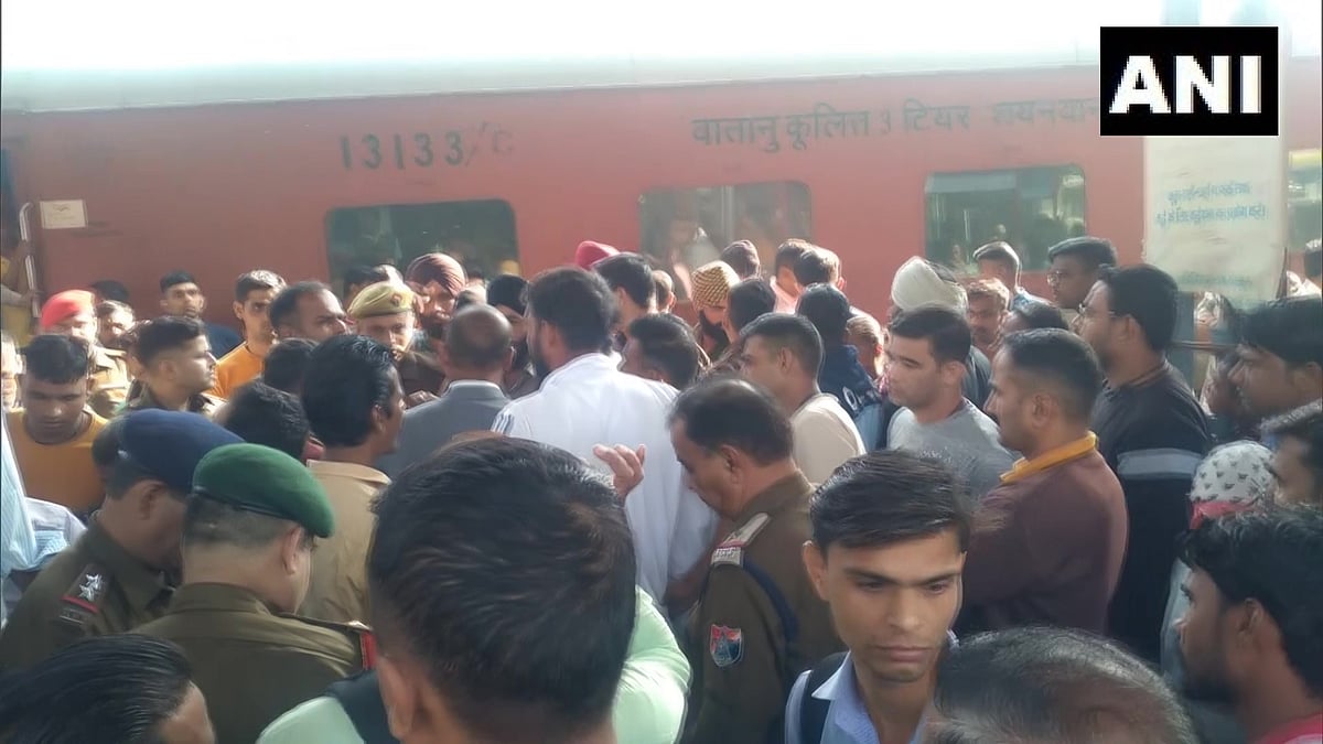 UP: Angry TTE pushes army man under moving train, loses leg; ticket collector absconding - Vimarsana News