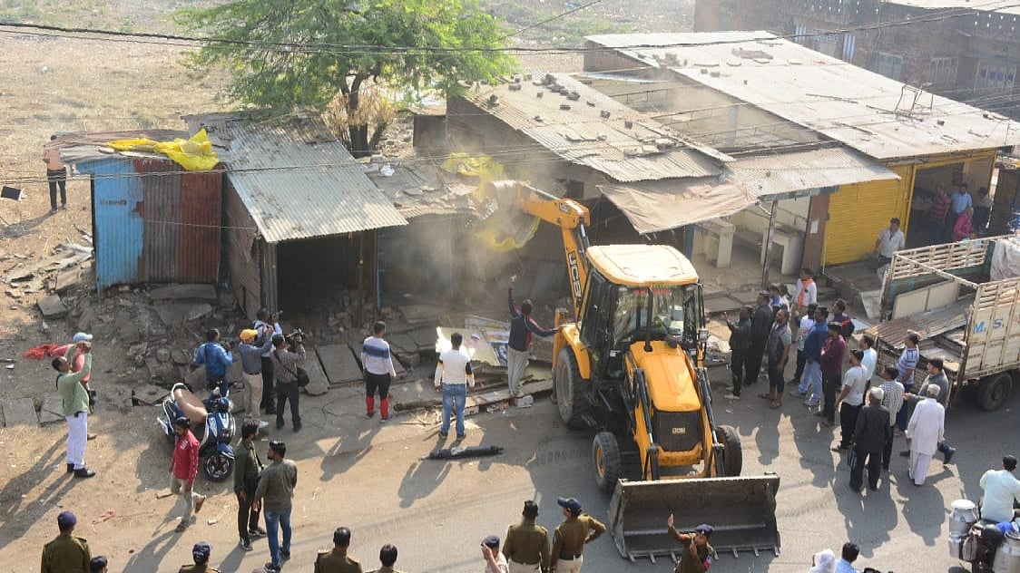 Ujjain: UMC begins encroachment removal exercise on ancient Goverdhan Sagar pond - Vimarsana News