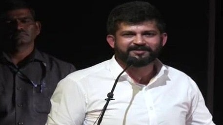 Karnataka: BJP MP Pratap Simha threatens to destroy dome-shaped bus shelters - Vimarsana News