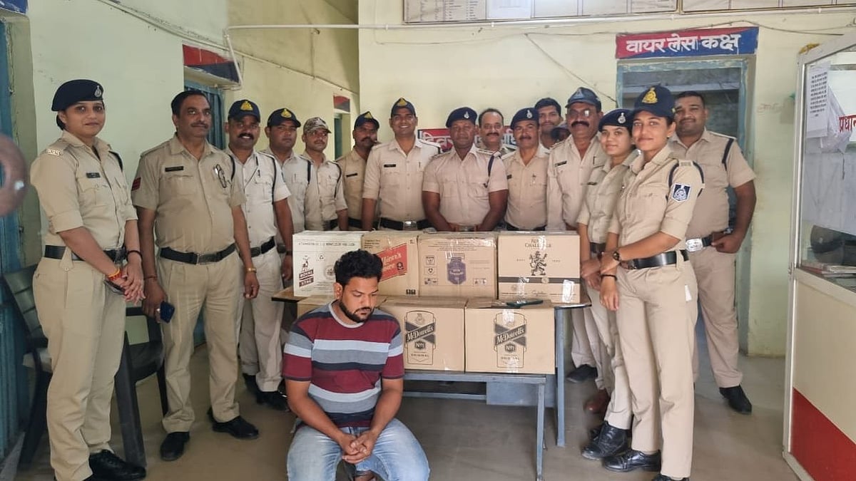 MP: Man held with 6 boxes of illicit liquor in Bina - Vimarsana News