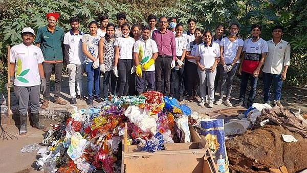 Navi Mumbai: 70 volunteers participate in Mangroves clean-up drive at Kamothe - Vimarsana News