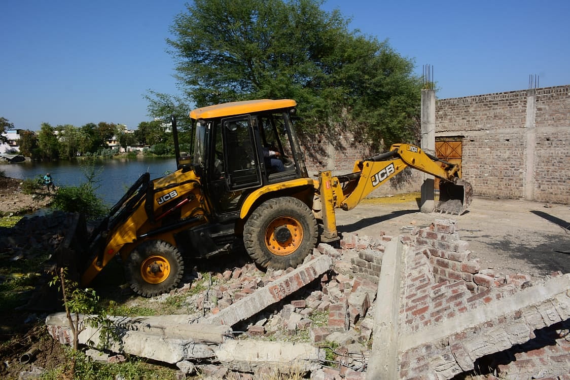 Ujjain: Boundary wall, parking on Govardhan Sagar land removed - Vimarsana News