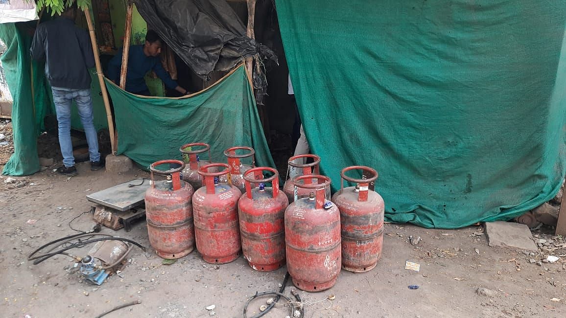 Jabalpur: 6 arrested for filling domestic LPG in autorickshaw - Vimarsana News