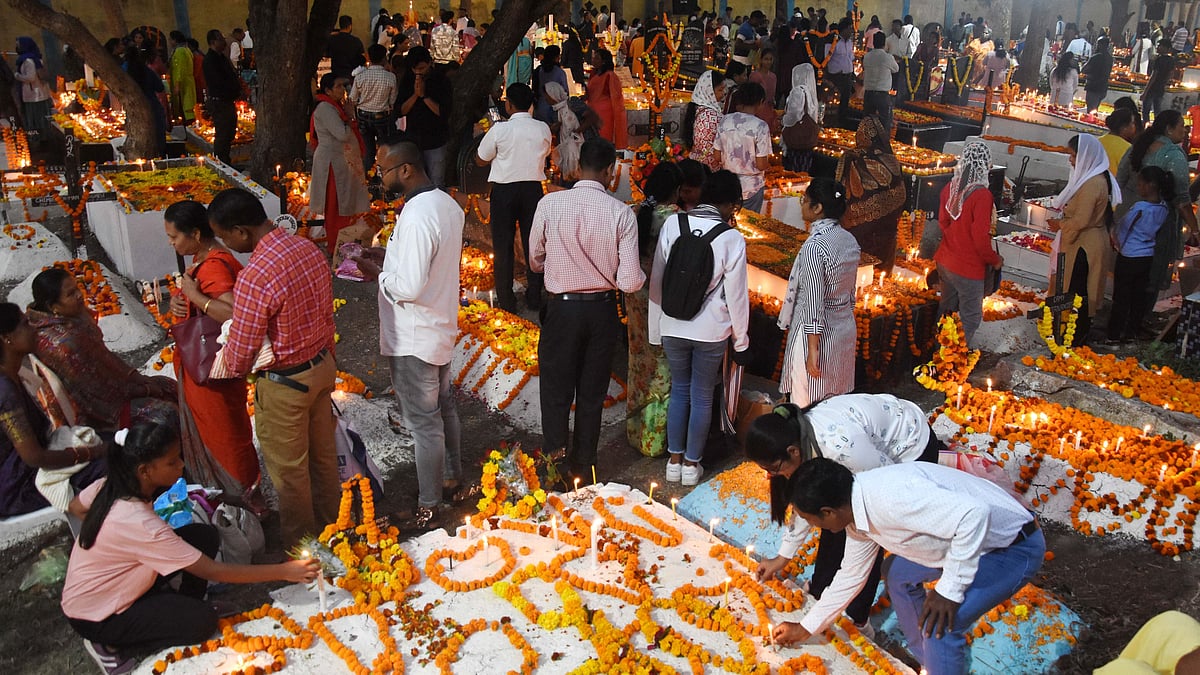 Bhopal: All Souls' Day observed in city - Vimarsana News