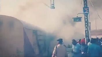 Maharashtra: Fire breaks out in parcel van of Mumbai-bound passenger express; detained in Nashik - Vimarsana News