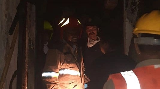 68-year-old builder rescued after fire breaks out at Dhawal Chhaya bungalow in Thane - Vimarsana News