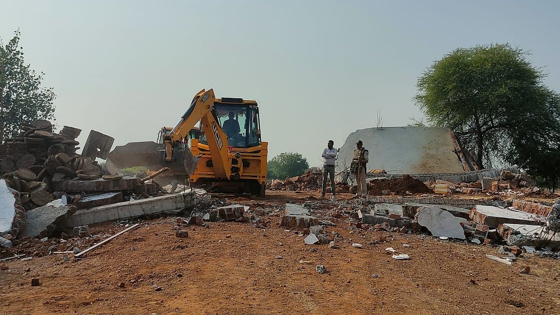 MP: Team demolished the godown from where spurious fertilizer recovered - Vimarsana News