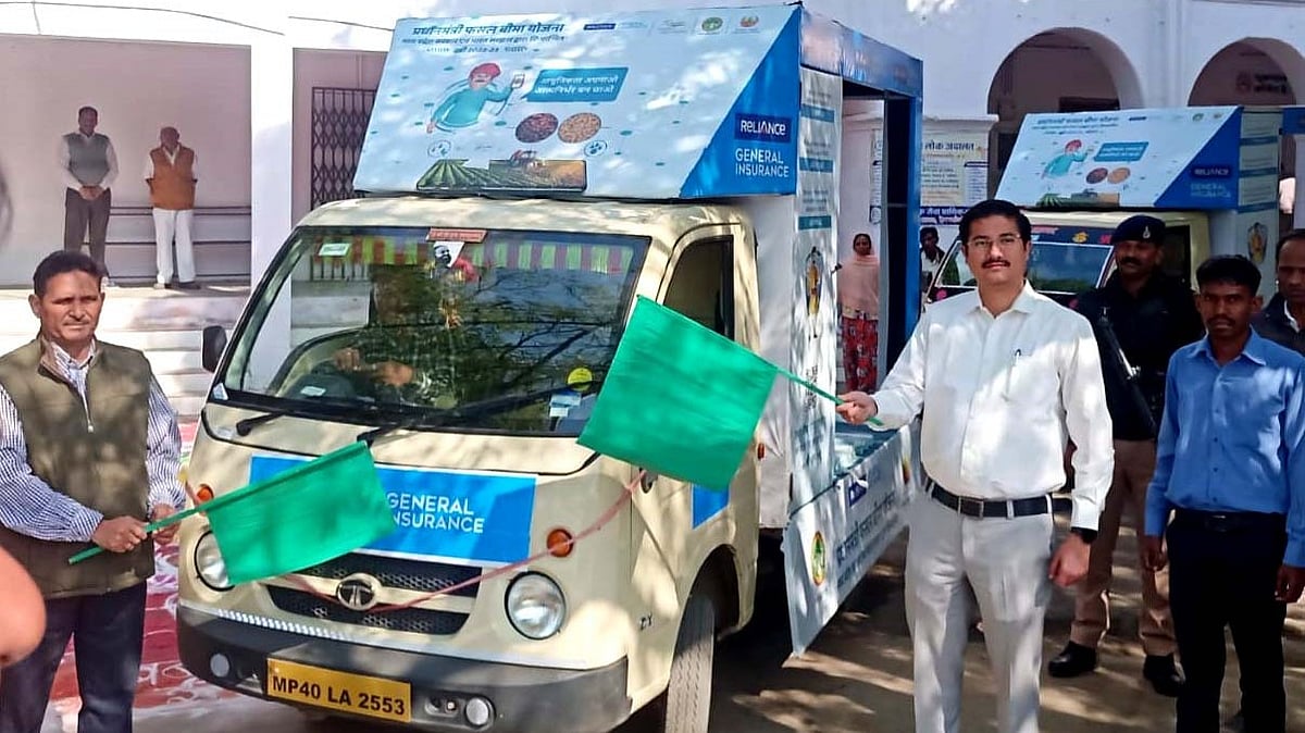 News Diary Dewas: Crop insurance chariot taken out in city - Vimarsana News