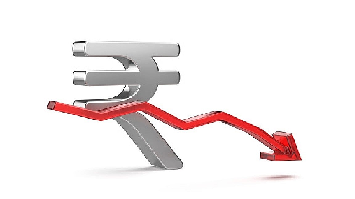 Rupee closed 16 paise lower at 81.85 per Dollar - Vimarsana News