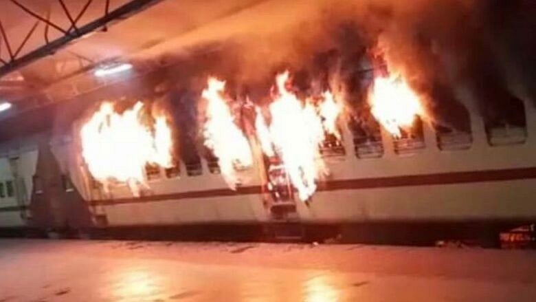 MP: Indore-Ratlam passenger train catches fire in Ujjain, no casualties reported - Vimarsana News