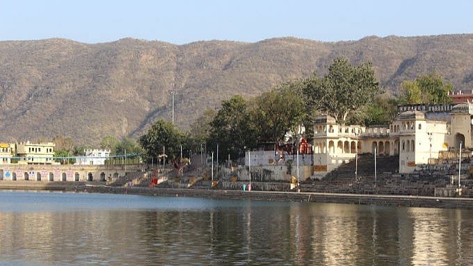 Rajasthan: Over one lakh take the holy dip at Pushkar Sarovar on Monday - Vimarsana News