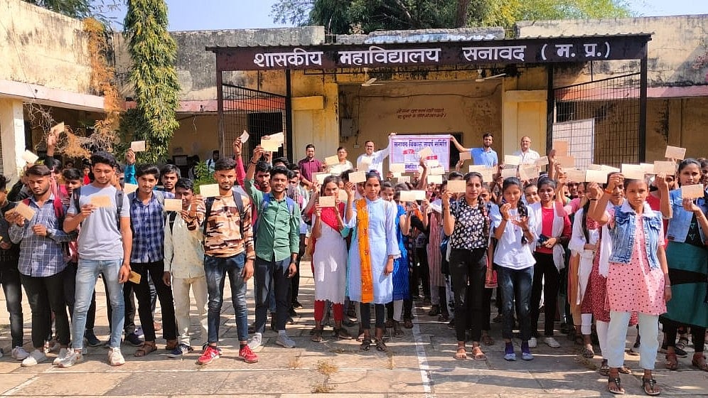 MP: Postcard campaign launched to press for railway-related demands - Vimarsana News