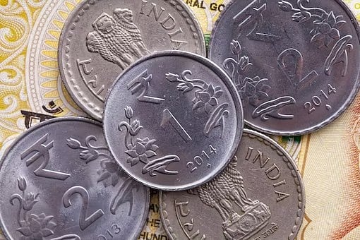 Rupee ended 18 lower at 81.85 per dollar - Vimarsana News