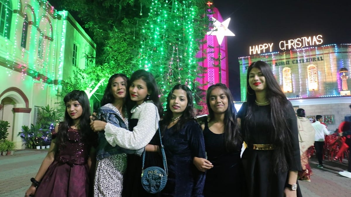 Indore: Midnight Mass observed to celebrate birth of Jesus - Vimarsana News