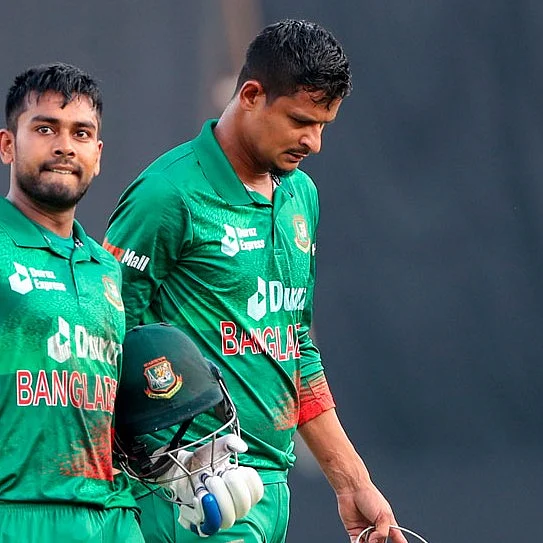 Veteran batter Mahmudullah made a fine 77 to carry Bangladesh to a respectable 271/7 in 50 overs from being 69/6