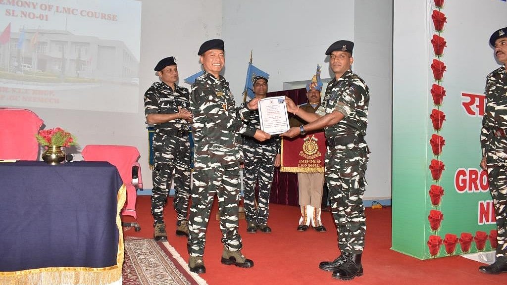 Madhya Pradesh: Six-week fitness course ends at CRPF group centre in Neemuch - Vimarsana News