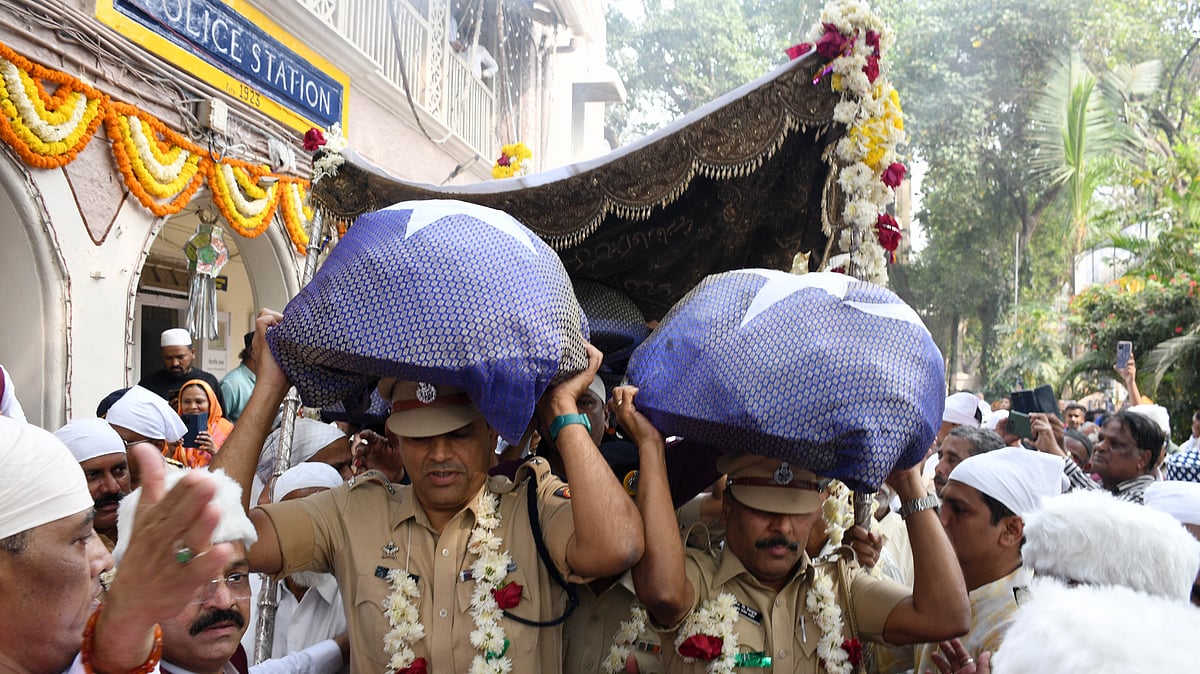 Mumbai 10day Mahim Fair begins with crowd thronging Dargah
