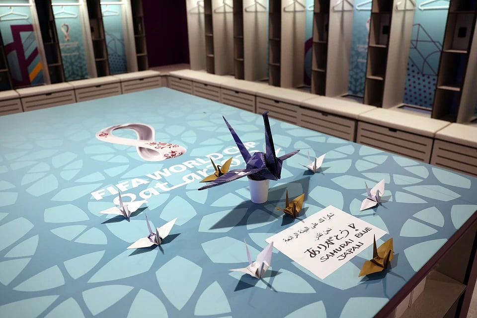 FIFA World Cup 2022: Japan exits game with 'Thank you' note, leaves origami art in Qatar's dressing room - Vimarsana News