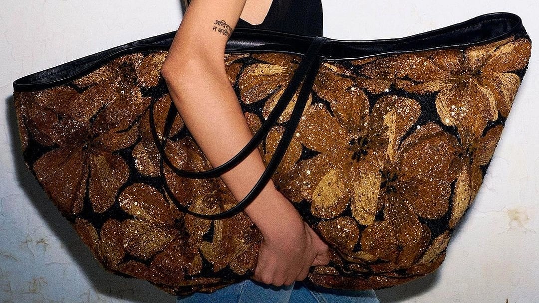 Netizens react, 'Look like I can fit in this' on Sabyasachi's latest collection of tote bags - Vimarsana News