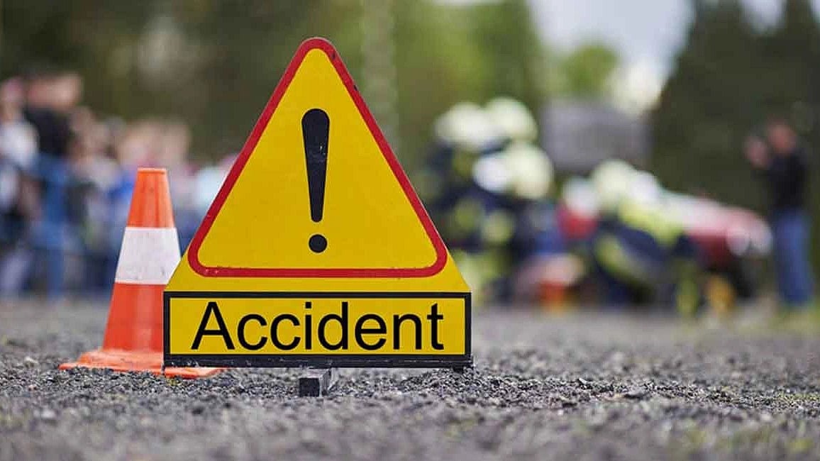 Madhya Pradesh: Hemletless moped rider crushed to death in road accident in Chhatarpur - Vimarsana News
