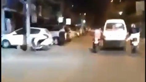 WATCH: Ambulance on way to RML Hospital Delhi with critical patient inside breaks down midway, towed by 2 motorcyclists for 12 km - Vimarsana News