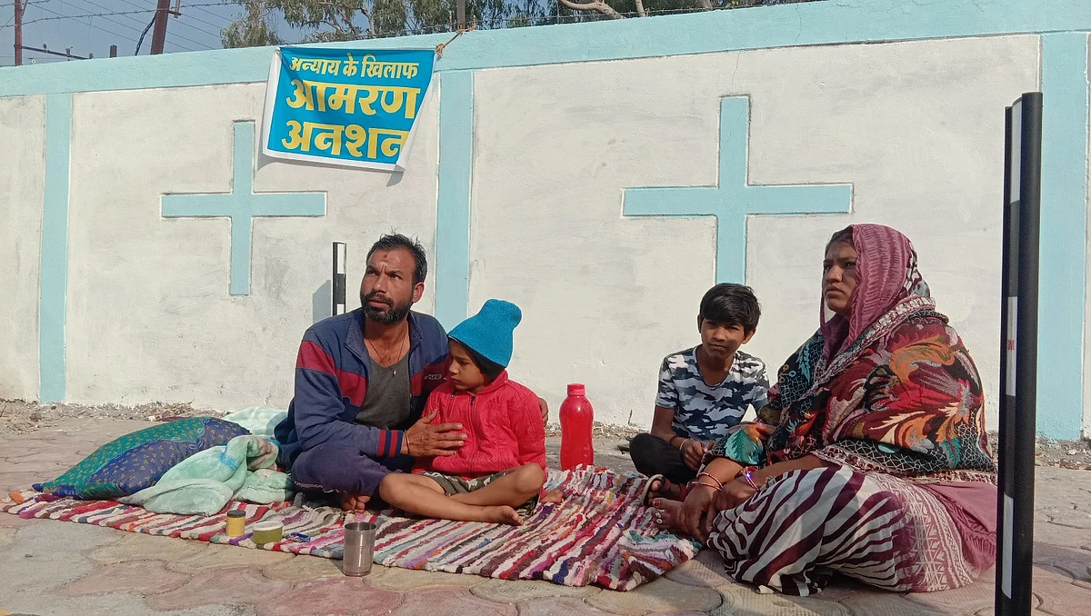 An affected couple along with its kids sitting on fast-unto-death expecting justice at the last moment