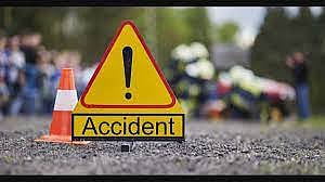 Indore: On duty Swachhata Didi hit by bus - Vimarsana News