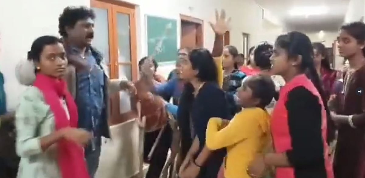 Karnataka: Headmaster, chased, beaten up by students for sexual harassment, suspended - Vimarsana News
