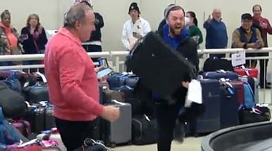 Watch: Man's reaction on receiving his luggage after 17 hours of wait at airport goes viral - Vimarsana News