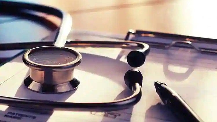 Madhya Pradesh: Quack held for practicing at sealed clinic in Mhow - Vimarsana News