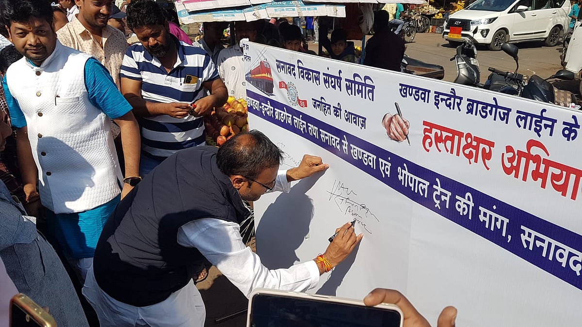 Rail Chalao Abhiyan: MLA launches postcard signature campaign in Sanawad - Vimarsana News