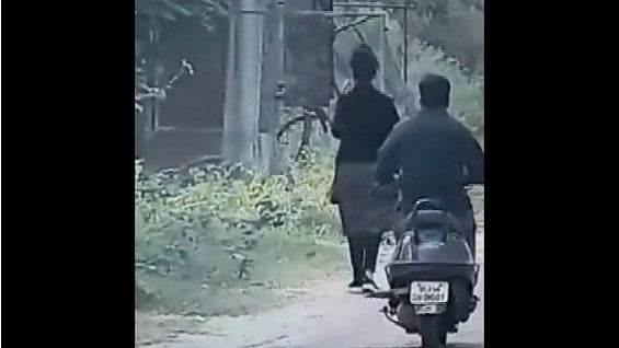 On Camera: Jaipur man molests woman while riding scooter; arrested after cops scan footage for unrelated molestation case - Vimarsana News