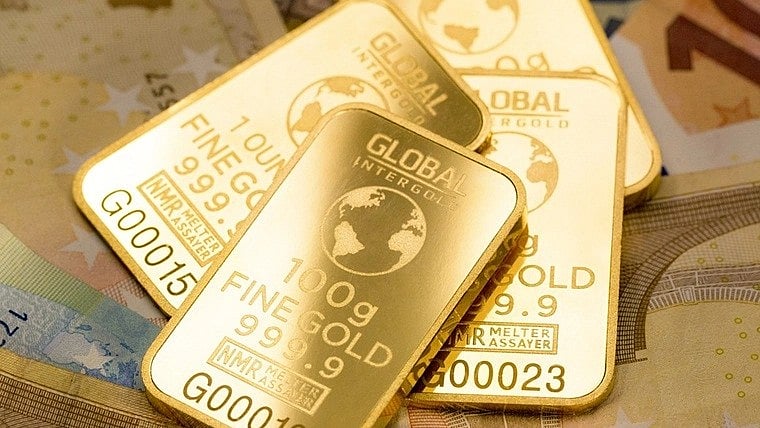 Gold, silver prices remain unchanged in early trade