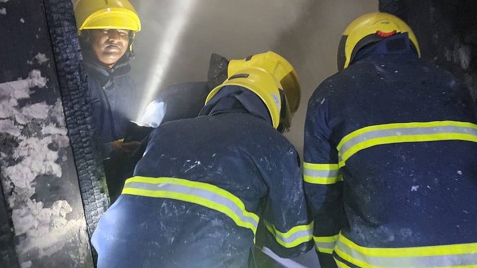 Mira Bhayandar: Massive fire breaks out in commercial building at Mira Road; 3 rescued - Vimarsana News