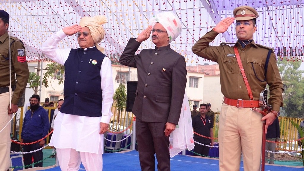 Madhya Pradesh: In Barwani, to motivate school kids, cabinet minister dance on tune of mandal - Vimarsana News