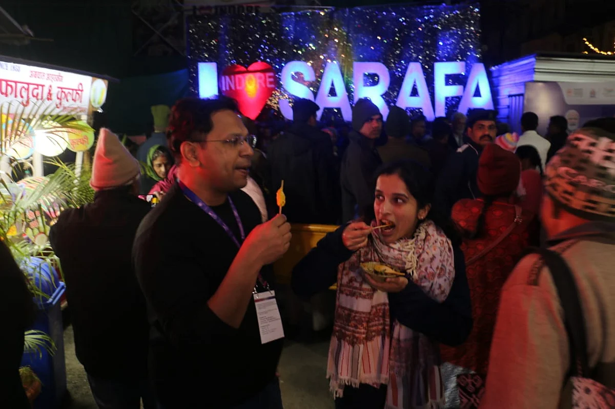 NRIs from all over the world visited Sarafa for the last three days and enjoyed local cuisines and street food. They had all the fun during the night at Sarafa