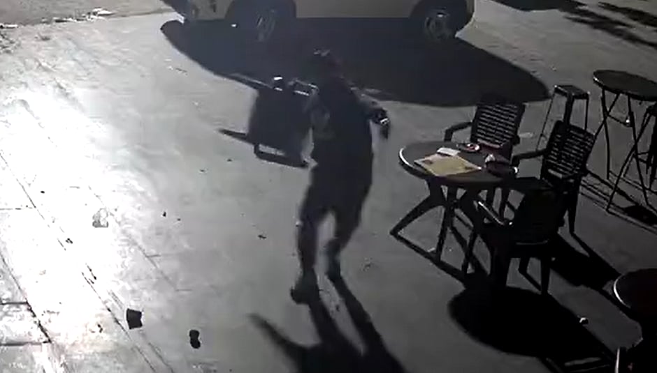 ON CAMERA: Miscreants throw chairs, attack with rods in a fight over parking in Noida's market; dramatic visuals surface - Vimarsana News