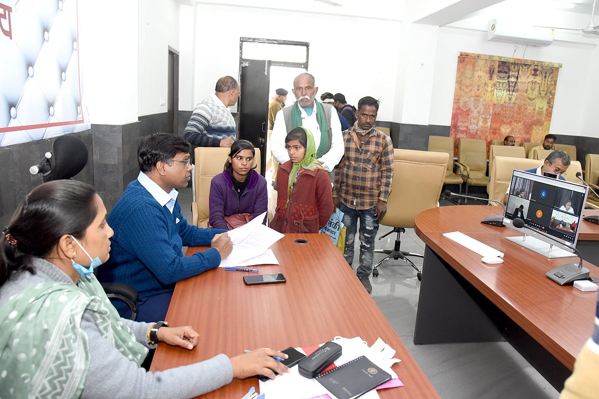 Madhya Pradesh: Collector sanctions financial help to bereaved sisters in Ratlam - Vimarsana News