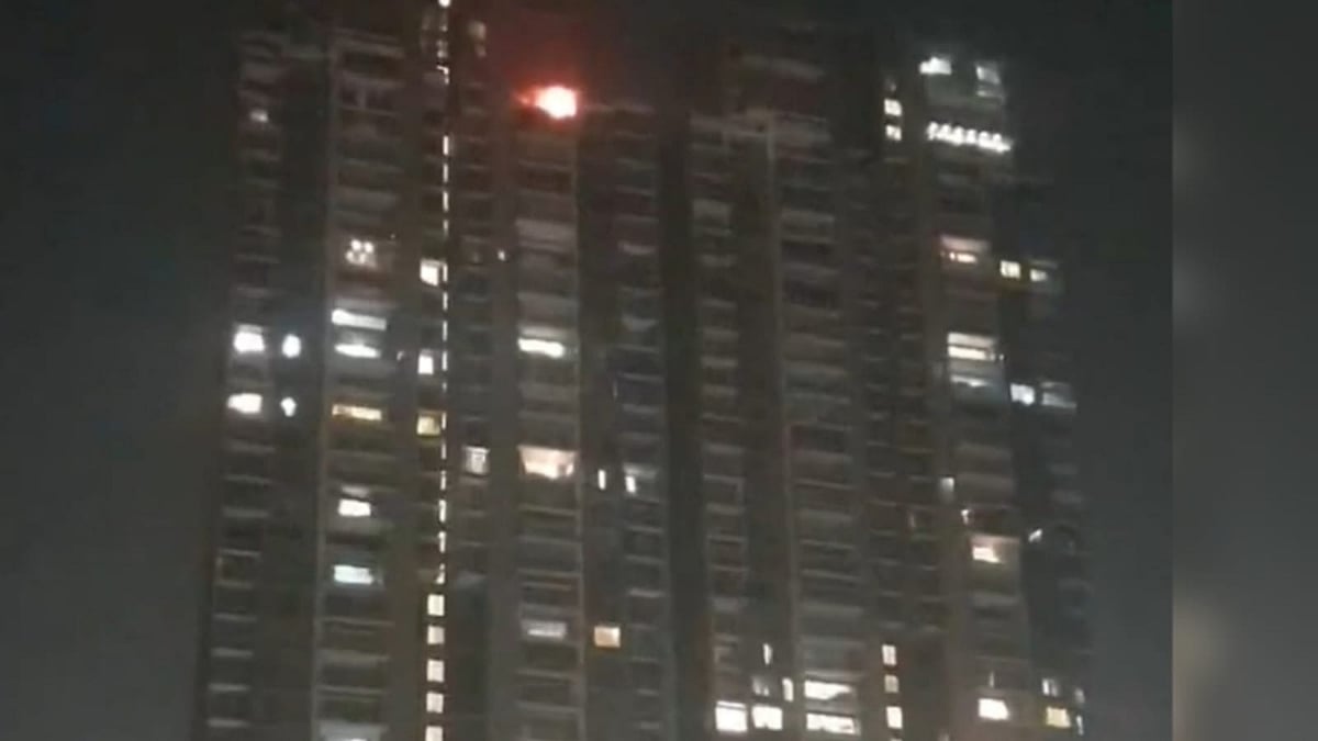 Mumbai l ON CAMERA: Massive fire breaks out on 42nd floor of high-rise building at Dadar