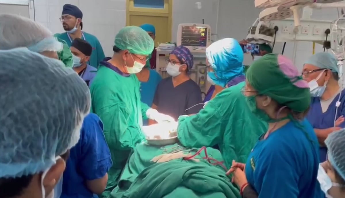 Tripura CM Dr Manik Saha returns to old workplace, performs successful dental surgery - Vimarsana News