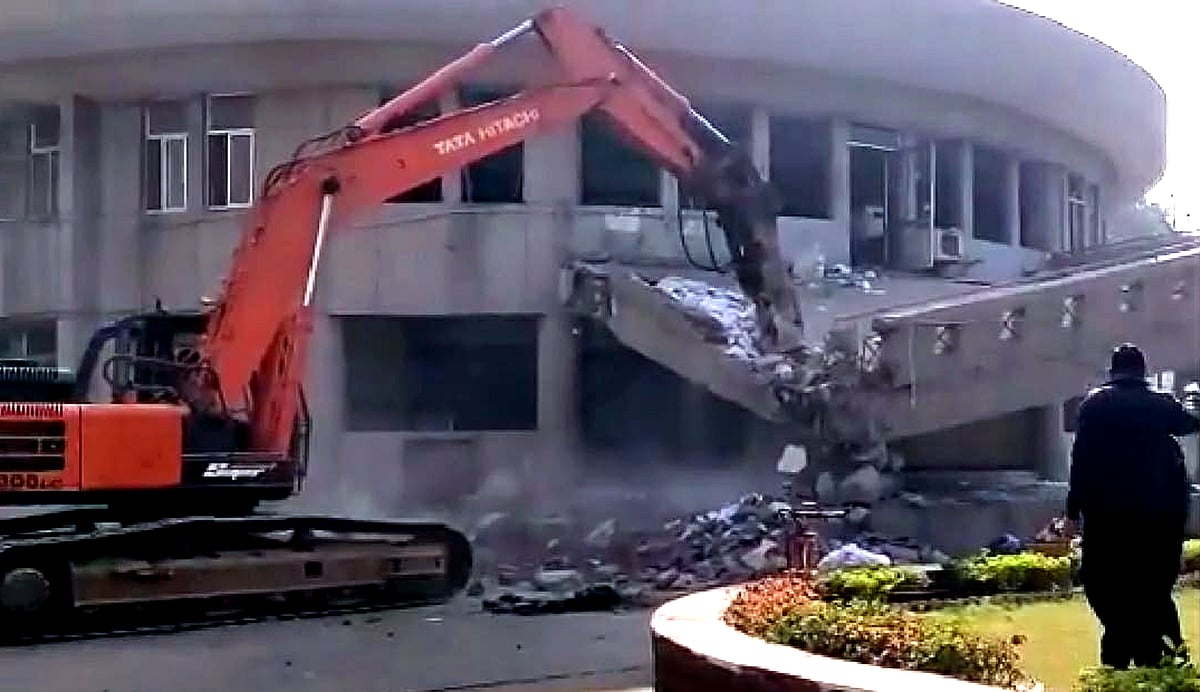 Bhopal: Demolition of old BJP office begins - Vimarsana News