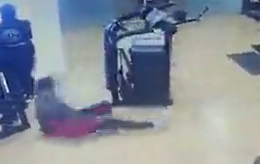 ON CAMERA: Hotel owner dies of heart attack while working out at a gym in Indore; visuals surface - Vimarsana News