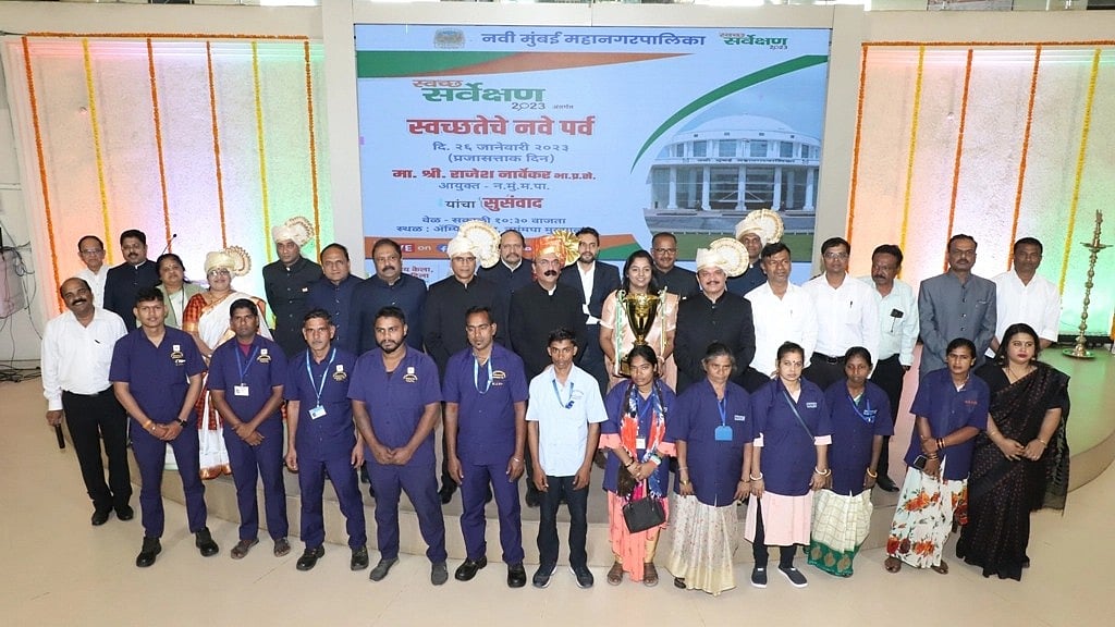 Navi Mumbai: Civic chief felicitates sanitation workers - Vimarsana News