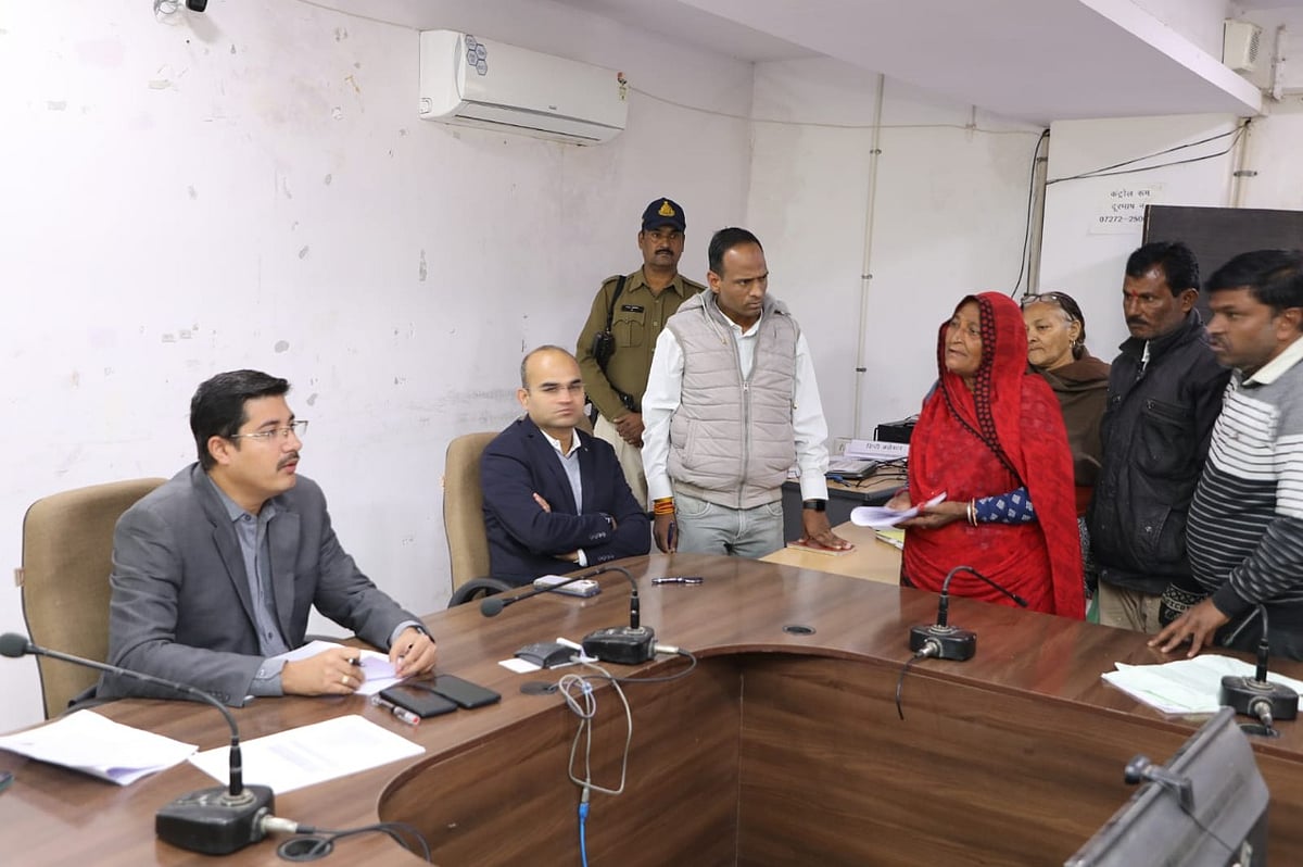 Madhya Pradesh: Collector holds public hearing in Dewas - Vimarsana News