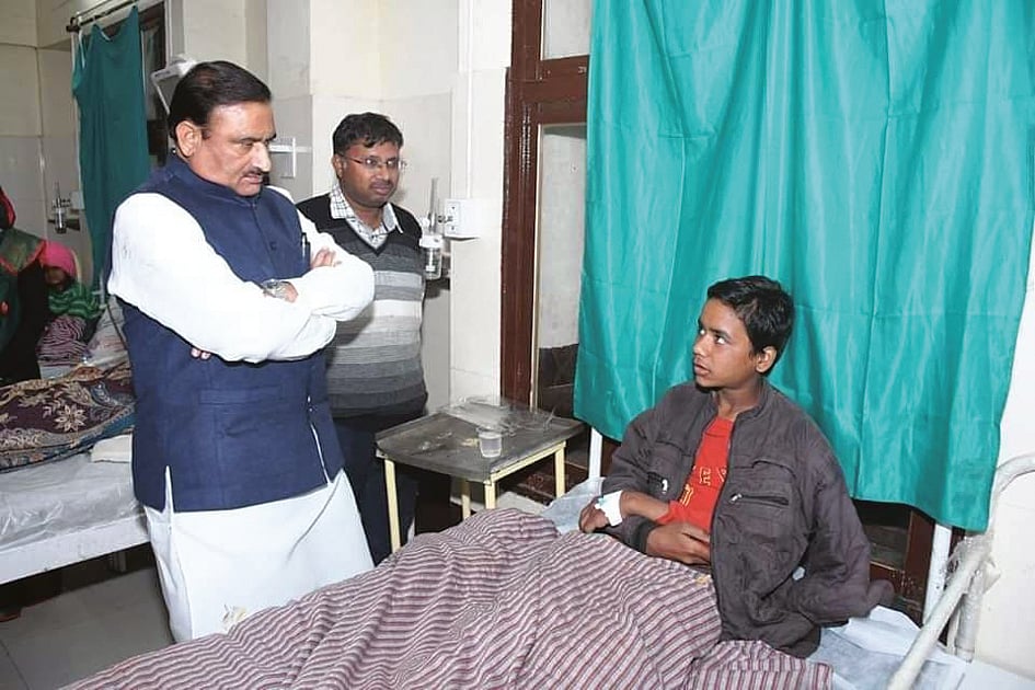 Madhya Pradesh: Minister Singh takes stock of children who fell ill after consuming mid-day meals in Khurai - Vimarsana News